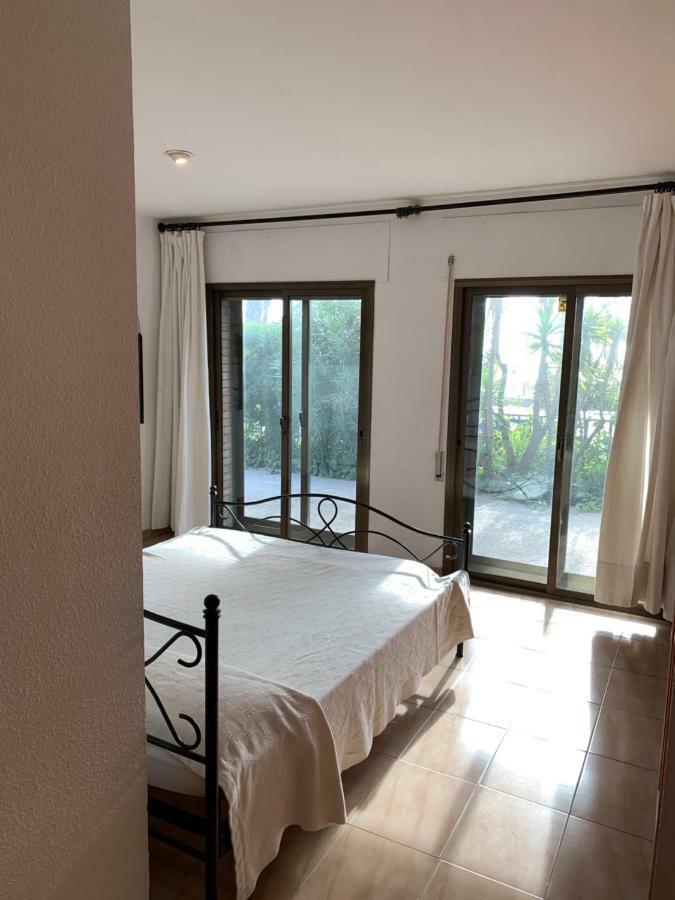 Apartamento - Wifi Free - Frente Al Mar Салоу Екстериор снимка