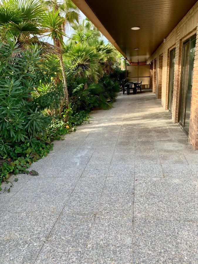 Apartamento - Wifi Free - Frente Al Mar Салоу Екстериор снимка